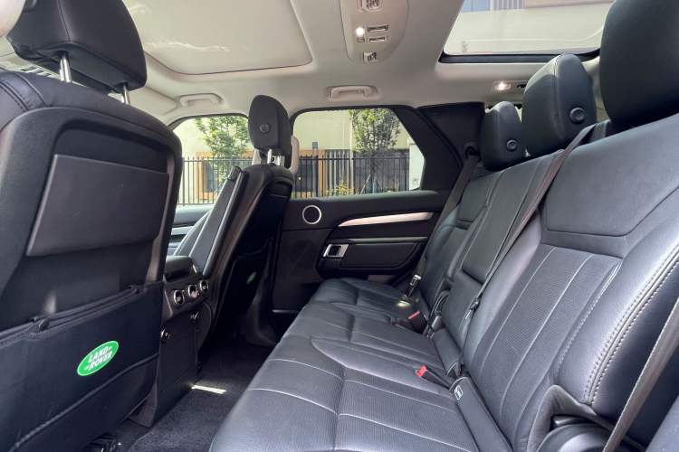 Used Land Rover Discovery 2020 3.0 SC V6 30th Anniversary Special Edition Interior 3