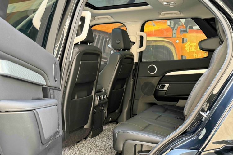 Used Land Rover Discovery 2020 3.0 SC V6 SE Interior 4