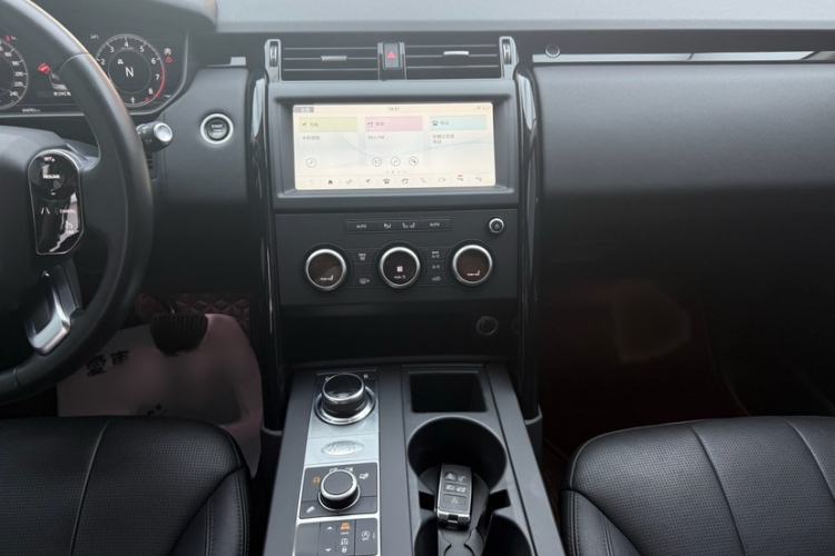 Used Land Rover Discovery 2020 2.0T SE Interior 4