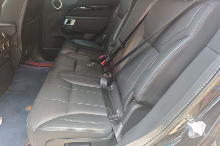 Used Land Rover Discovery 2020 2.0T SE Interior 4