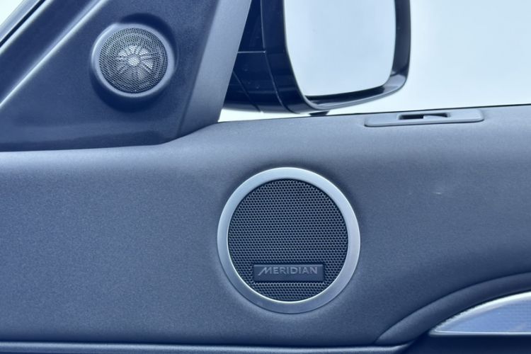 Used Land Rover Discovery 2020 3.0 SC V6 30th Anniversary Special Edition Interior 5
