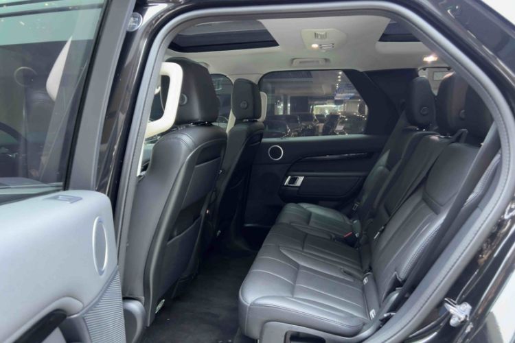 Used Land Rover Discovery 2020 2.0T SE Interior 5