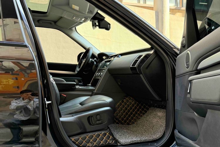 Used Land Rover Discovery 2020 3.0 SC V6 SE Interior 5