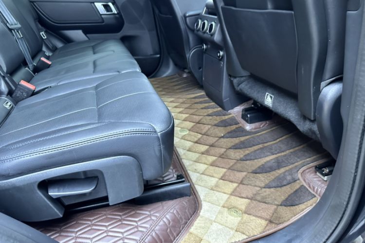 Used Land Rover Discovery 2020 3.0 SC V6 30th Anniversary Special Edition Interior 6