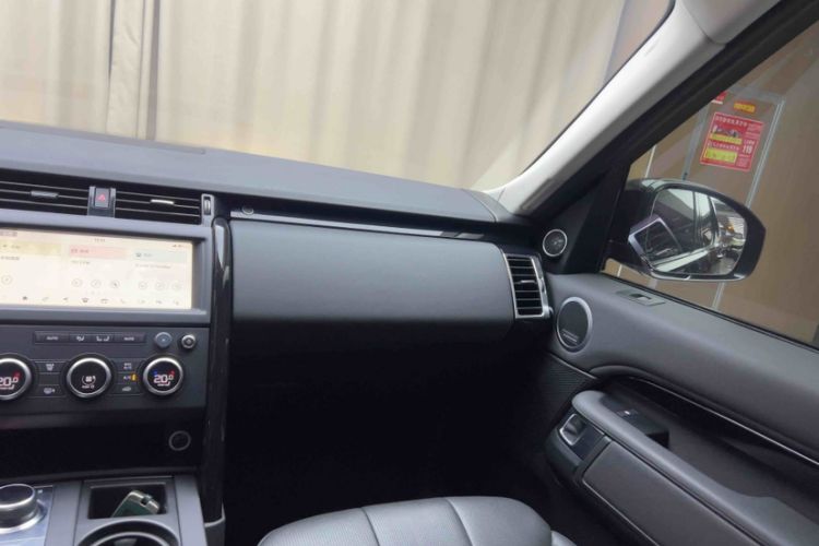 Used Land Rover Discovery 2020 2.0T SE Interior 7