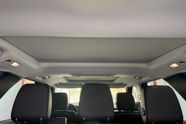 Used Land Rover Discovery 2020 2.0T SE Interior 7