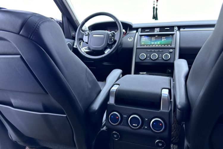 Used Land Rover Discovery 2020 3.0 SC V6 30th Anniversary Special Edition Interior 8