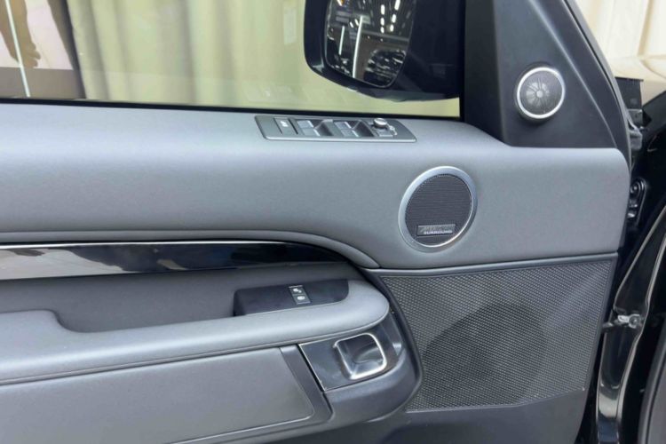 Used Land Rover Discovery 2020 2.0T SE Interior 8