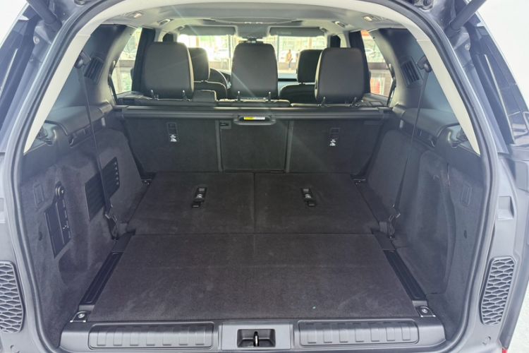 Used Land Rover Discovery 2020 2.0T SE Interior 8