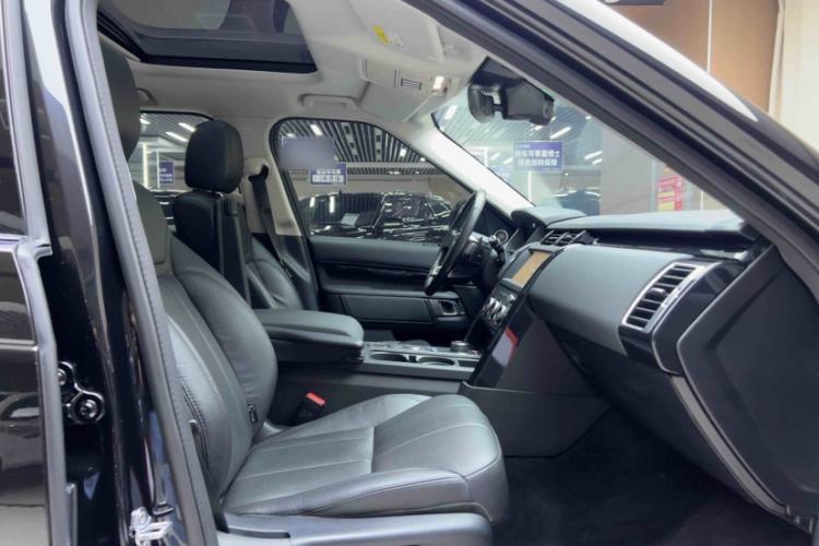 Used Land Rover Discovery 2020 2.0T SE Interior 9