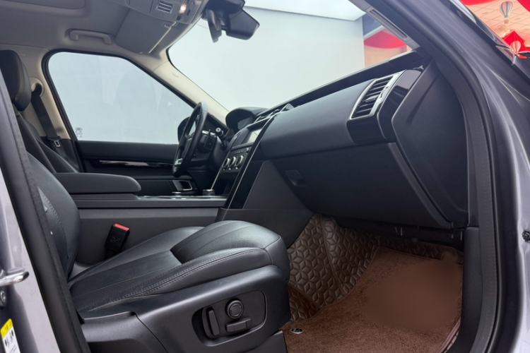 Used Land Rover Discovery 2020 2.0T SE Interior 9