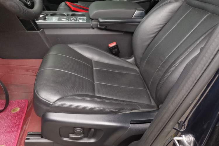 Used Land Rover Discovery 2020 2.0T SE Left Front Seat