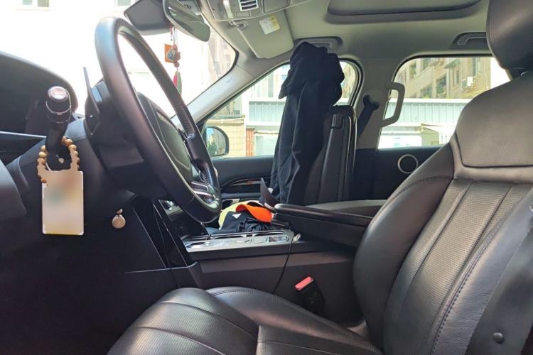 Used Land Rover Discovery 2020 2.0T SE Left Front Seat