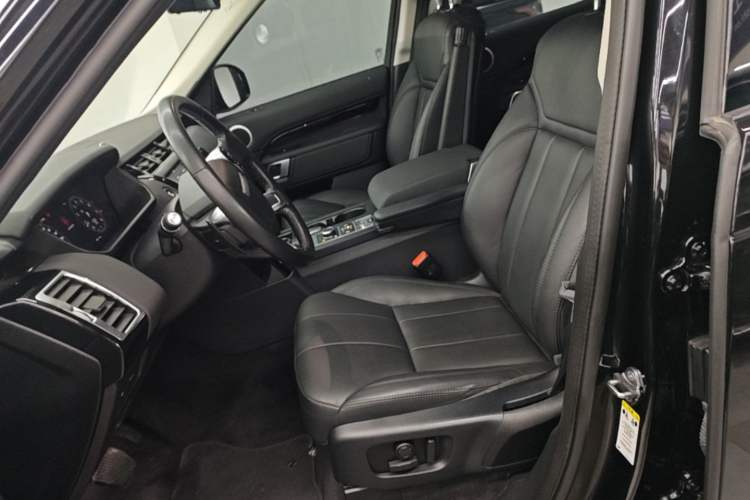 Used Land Rover Discovery 2020 2.0T SE Left Front Seat