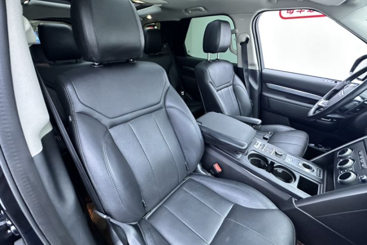 Used Land Rover Discovery 2020 3.0 SC V6 30th Anniversary Special Edition Left Front Seat