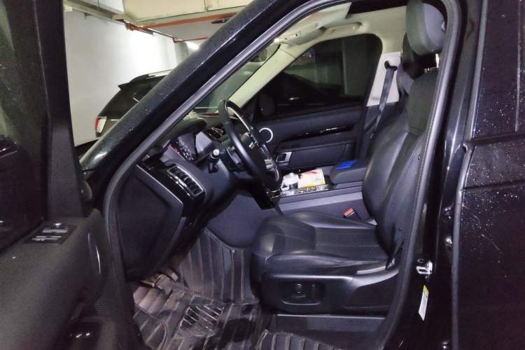 Used Land Rover Discovery 2020 2.0T SE Left Front Seat