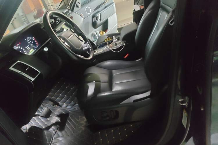 Used Land Rover Discovery 2020 2.0T SE Left Front Seat