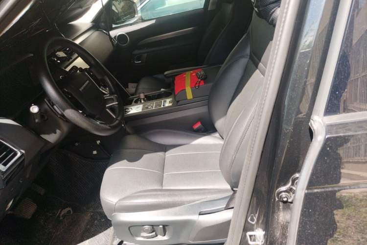 Used Land Rover Discovery 2020 3.0 SC V6 30th Anniversary Special Edition Left Front Seat