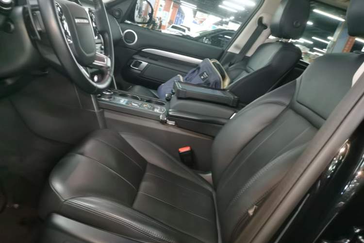 Used Land Rover Discovery 2020 3.0 SC V6 30th Anniversary Special Edition Left Front Seat
