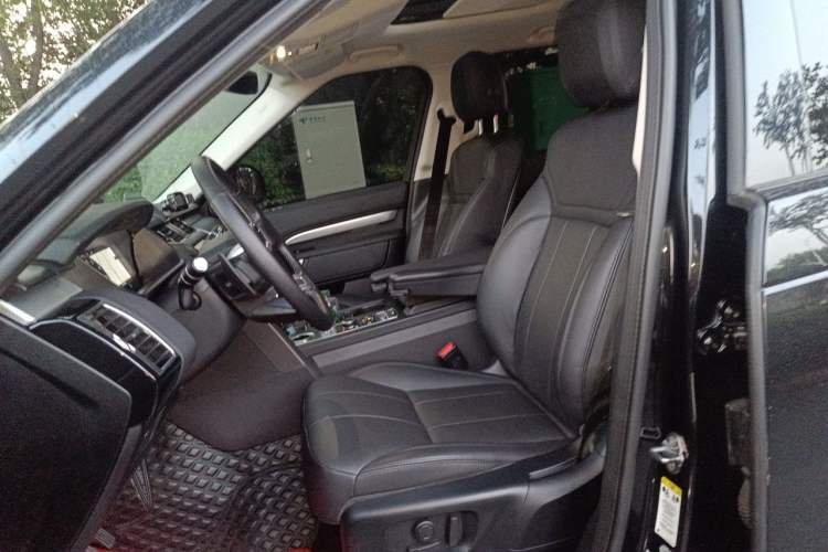 Used Land Rover Discovery 2020 2.0T 30th Anniversary Special Edition Left Front Seat