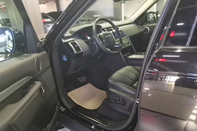 Used Land Rover Discovery 2020 3.0 SC V6 30th Anniversary Special Edition Left Front Seat