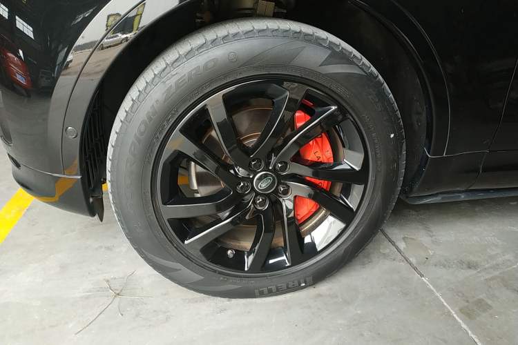 Used Land Rover Discovery 2020 3.0 SC V6 30th Anniversary Special Edition Left Front Wheel Hub