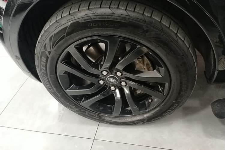 Used Land Rover Discovery 2020 3.0 SC V6 30th Anniversary Special Edition Left Front Wheel Hub