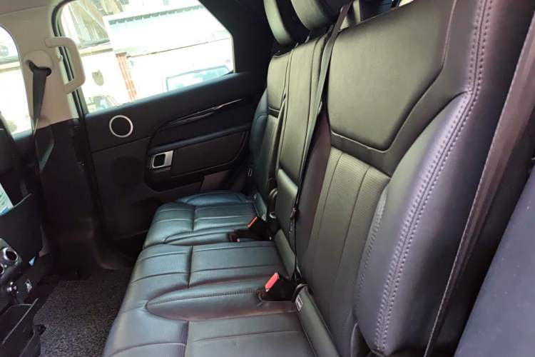 Used Land Rover Discovery 2020 2.0T SE Left Rear Seat
