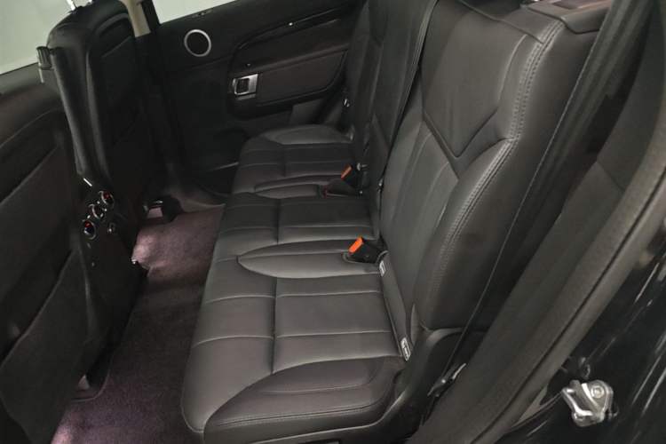Used Land Rover Discovery 2020 2.0T SE Left Rear Seat