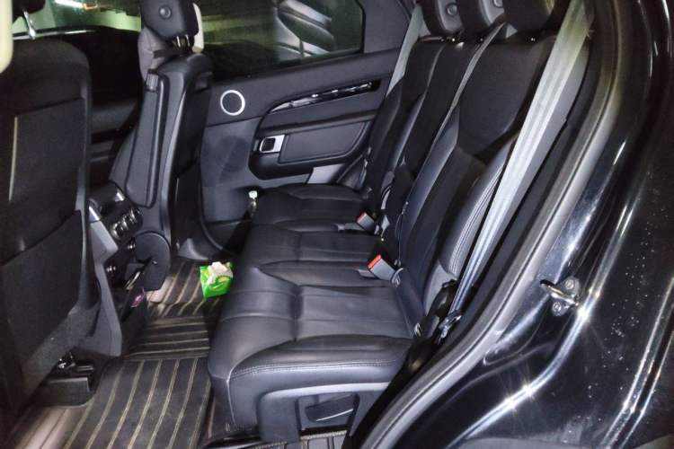 Used Land Rover Discovery 2020 2.0T SE Left Rear Seat