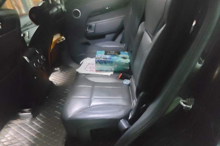 Used Land Rover Discovery 2020 2.0T SE Left Rear Seat