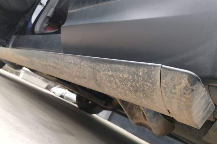 Used Land Rover Discovery 2020 2.0T SE Left Side Sill