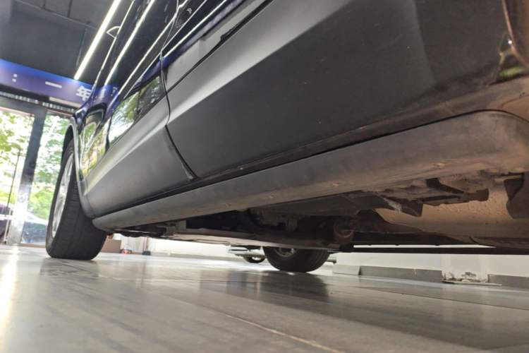 Used Land Rover Discovery 2020 2.0T SE Left Side Sill
