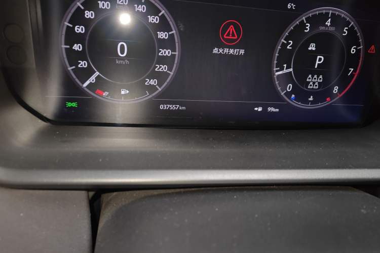 Used Land Rover Discovery 2020 3.0 SC V6 SE Odometer Close Up