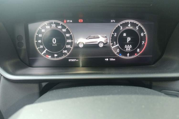 Used Land Rover Discovery 2020 3.0 SC V6 SE Odometer Close Up