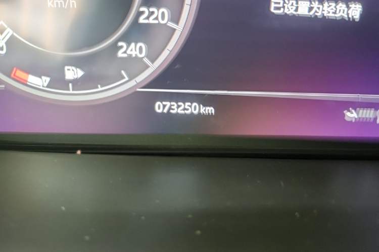 Used Land Rover Discovery 2020 3.0 SC V6 SE Odometer Close Up