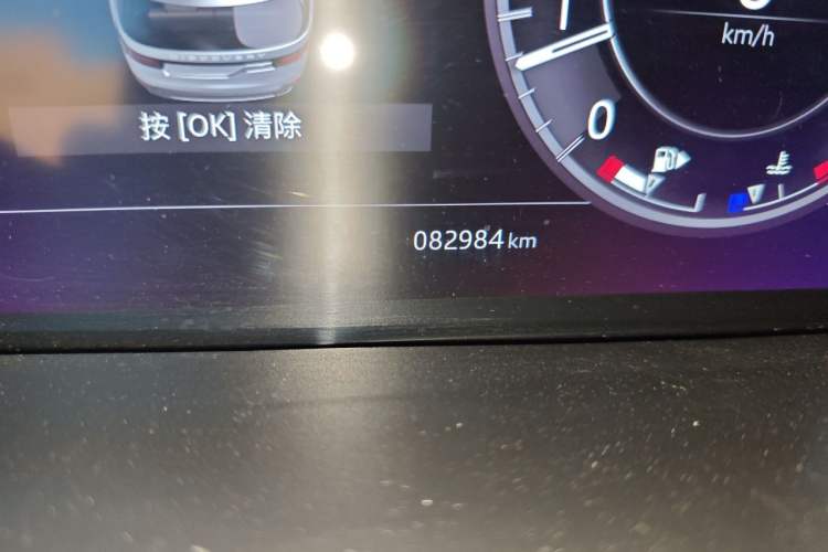 Used Land Rover Discovery 2020 3.0 SC V6 SE Odometer Close Up