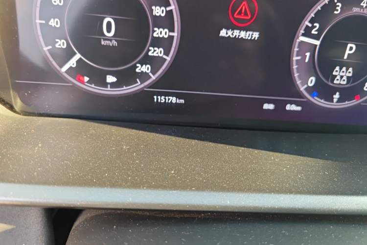Used Land Rover Discovery 2020 2.0T 30th Anniversary Special Edition Odometer Close Up