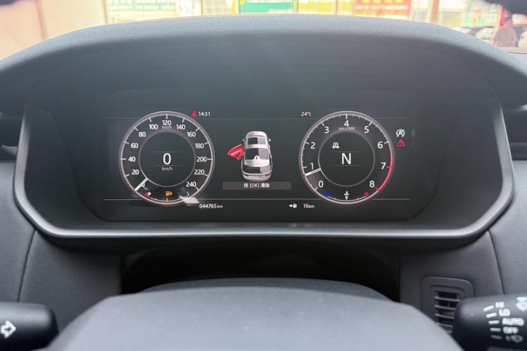 Used Land Rover Discovery 2020 2.0T SE Odometer Close Up