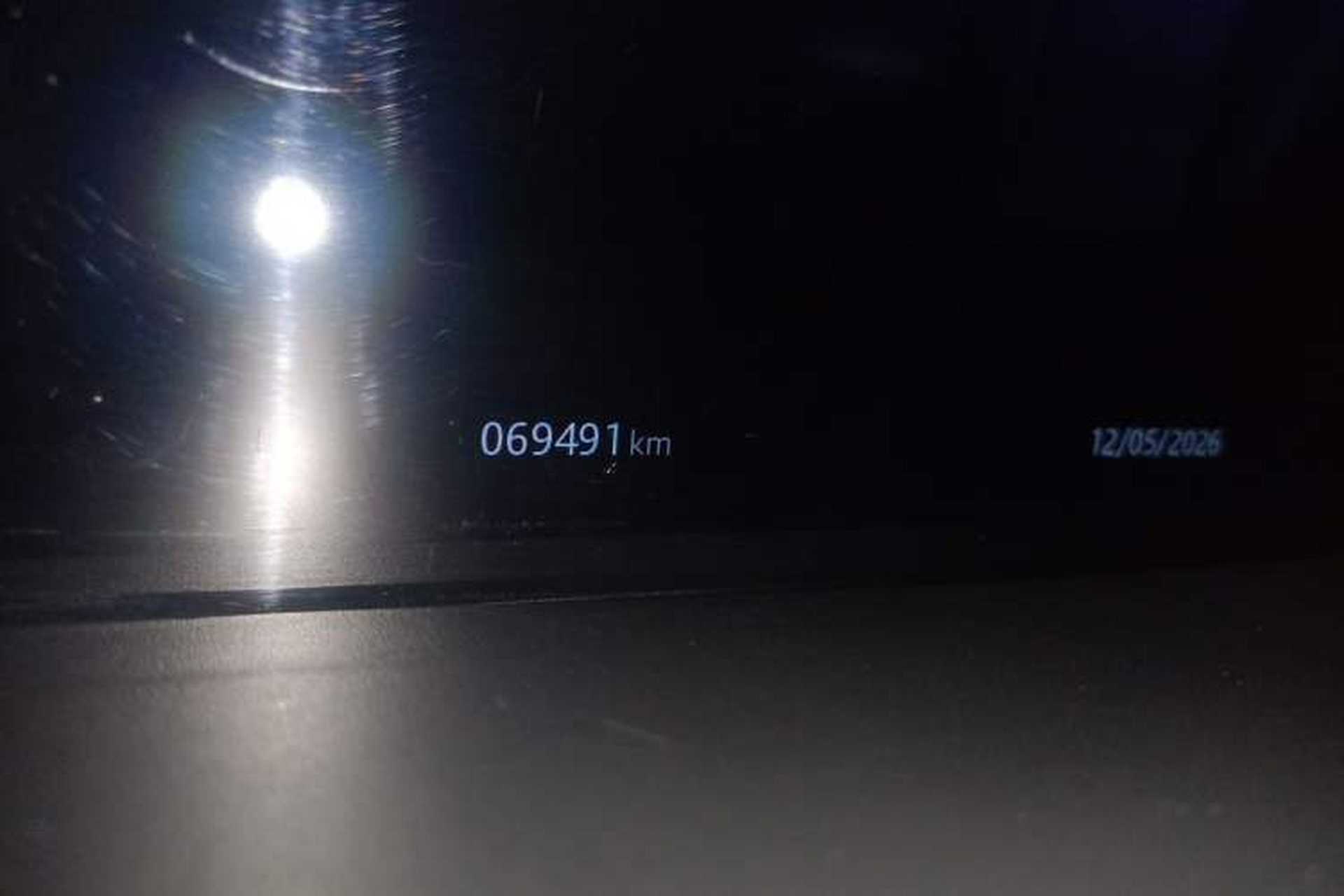 Used Land Rover Discovery 2020 2.0T SE Odometer Close Up