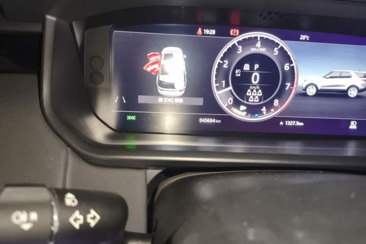 Used Land Rover Discovery 2020 3.0 SC V6 SE Odometer Close Up