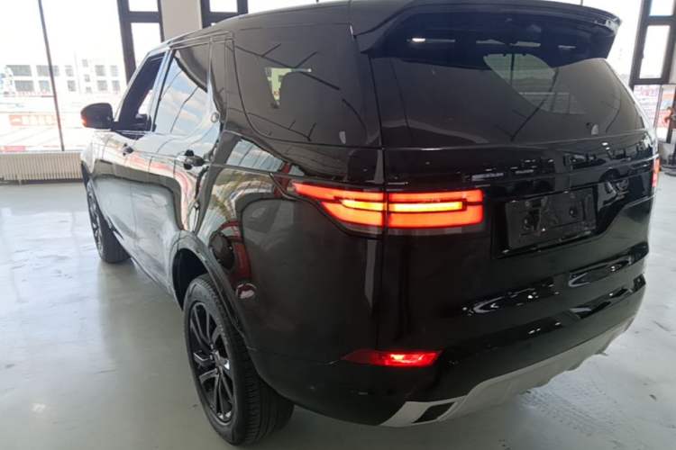 Used Land Rover Discovery 2020 2.0T 30th Anniversary Special Edition Rear Left 45 Deg