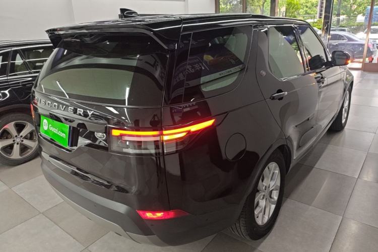 Used Land Rover Discovery 2020 2.0T SE Rear Right 45 Deg