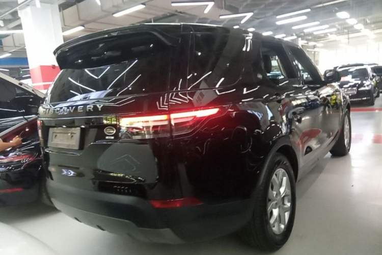 Used Land Rover Discovery 2020 3.0 SC V6 SE Rear Right 45 Deg