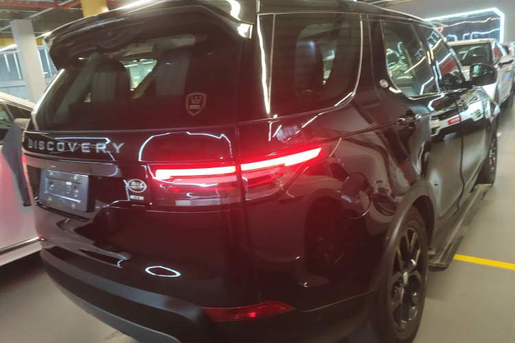 Used Land Rover Discovery 2020 3.0 SC V6 SE Rear Right 45 Deg