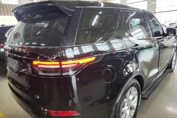 Used Land Rover Discovery 2020 3.0 SC V6 SE Rear Right 45 Deg