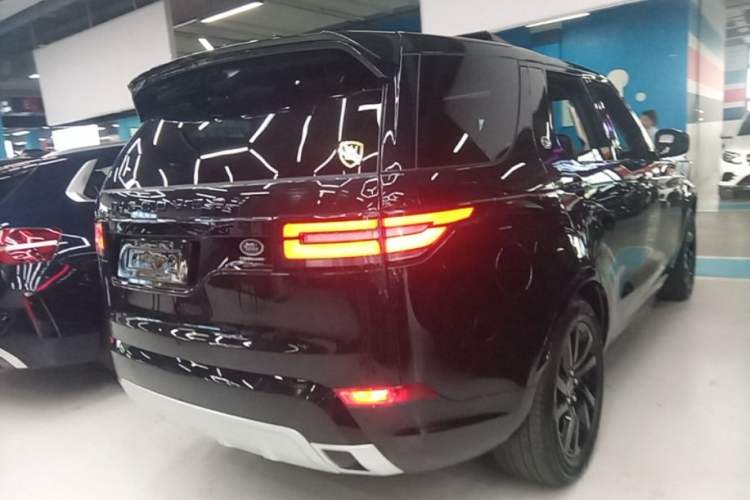 Used Land Rover Discovery 2020 3.0 SC V6 30th Anniversary Special Edition Rear Right 45 Deg