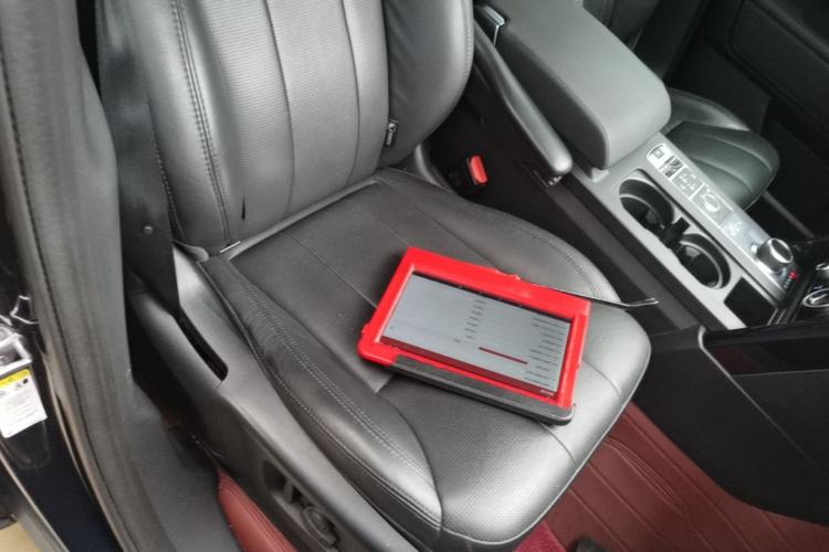 Used Land Rover Discovery 2020 2.0T SE Right Front Seat