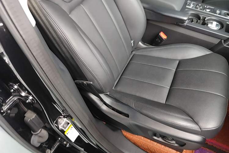 Used Land Rover Discovery 2020 3.0 SC V6 30th Anniversary Special Edition Right Front Seat