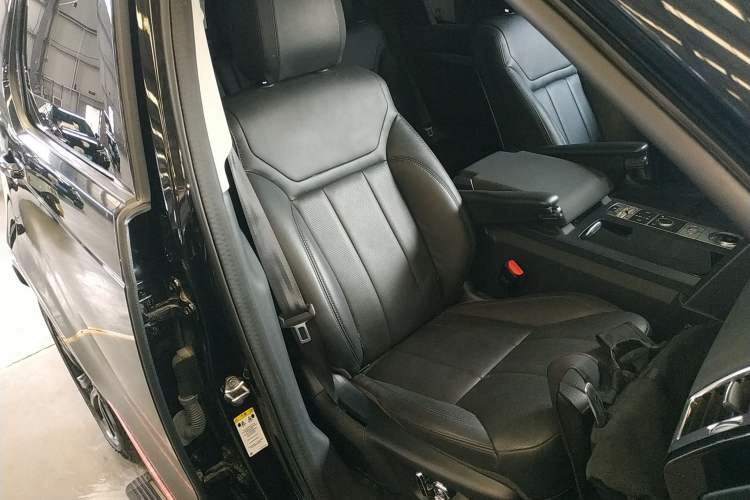 Used Land Rover Discovery 2020 3.0 SC V6 30th Anniversary Special Edition Right Front Seat